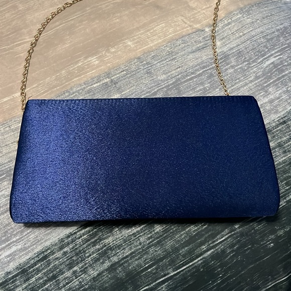 Mihawk Clutch Purse with Gold Chain - Picture 3 of 6